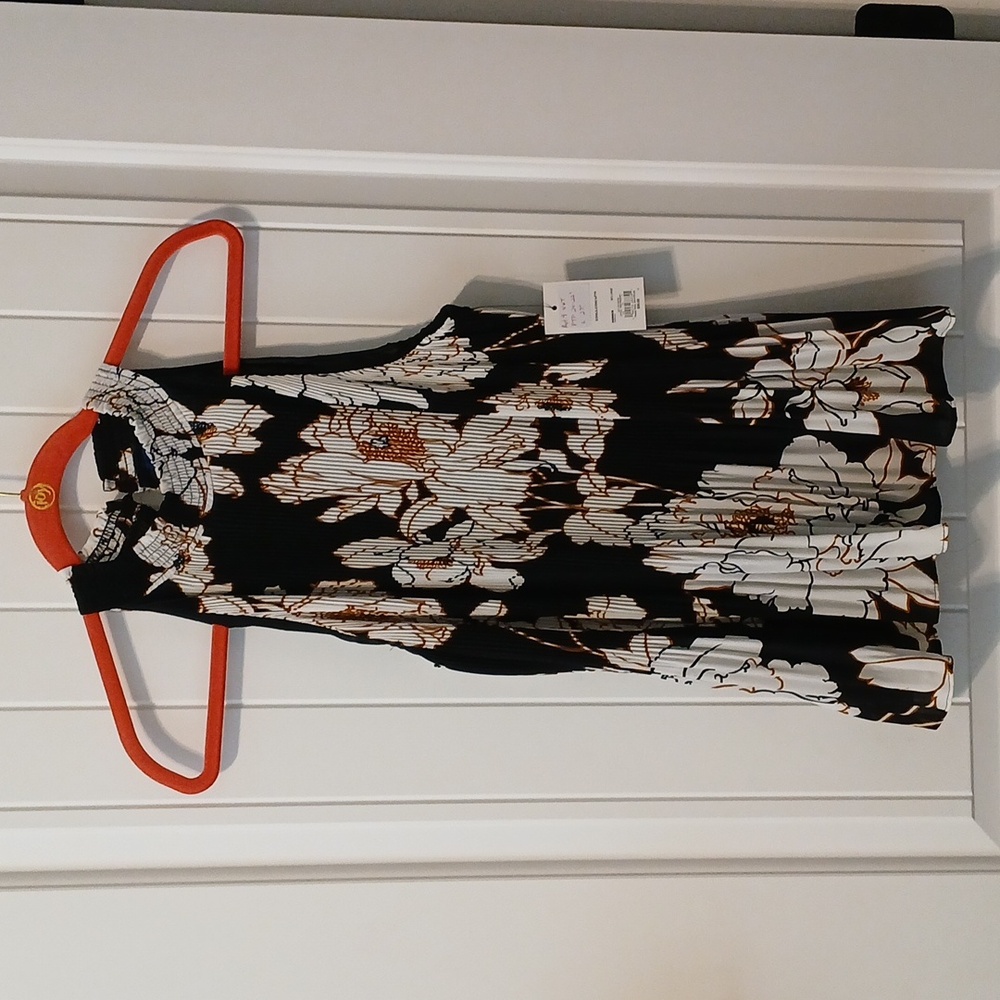 Apt. 9 sleeveless pleated top NWT